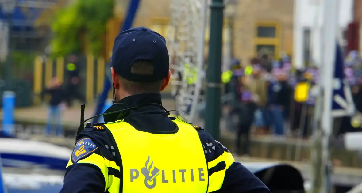 Kick Out Zwarte Piet protesteert bij sinterklaas intocht - Foto 4