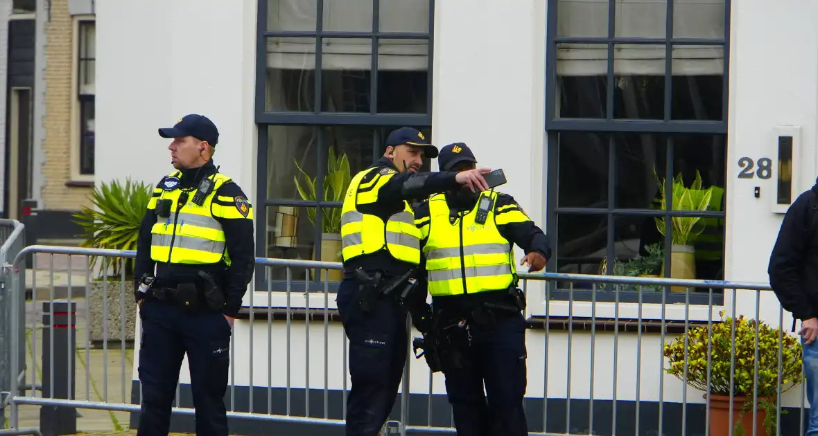 Kick Out Zwarte Piet protesteert bij sinterklaas intocht - Foto 6