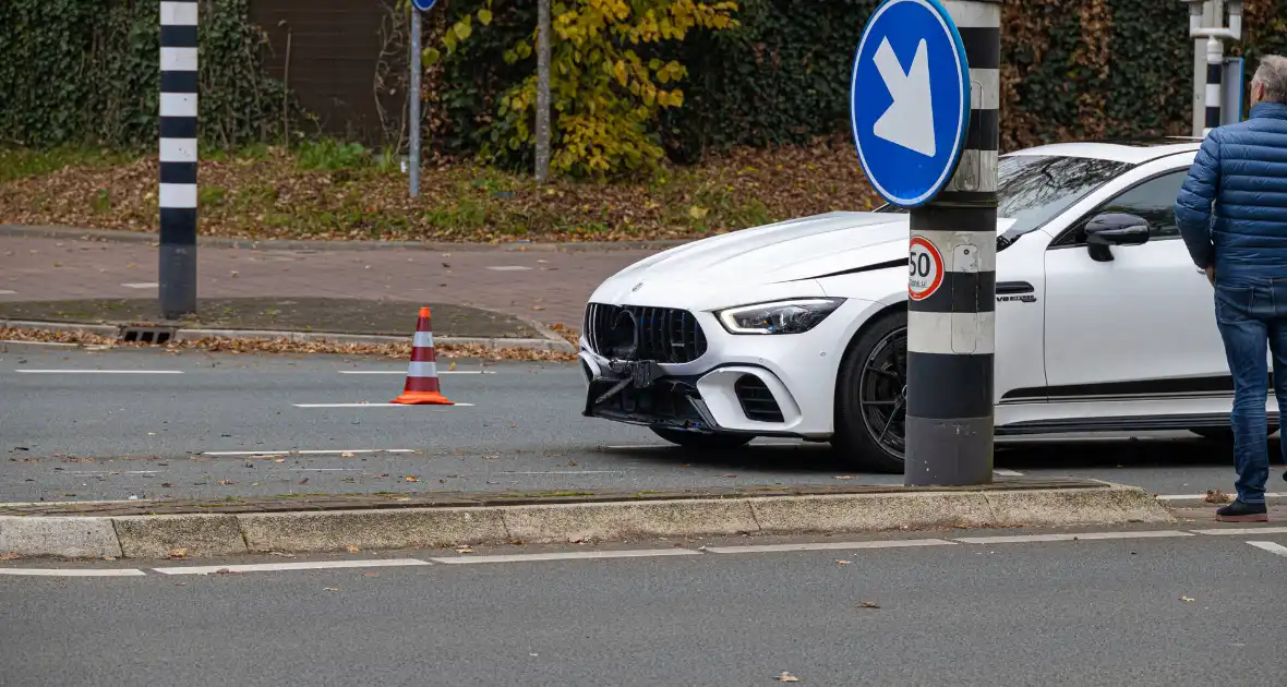 Bromfietser aangereden door automobilist op kruising - Foto 2