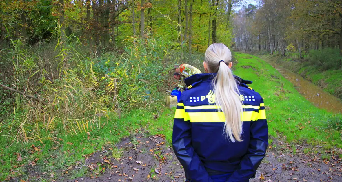 Vier vaten met chemisch afval aangetroffen - Foto 12