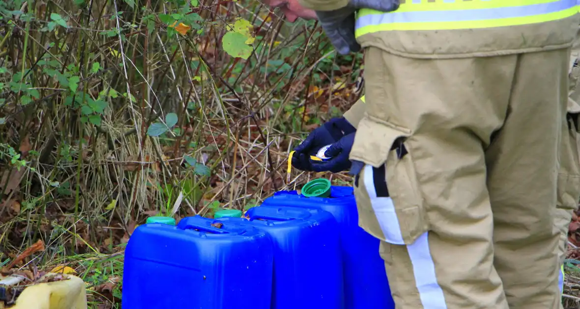 Vier vaten met chemisch afval aangetroffen - Foto 3