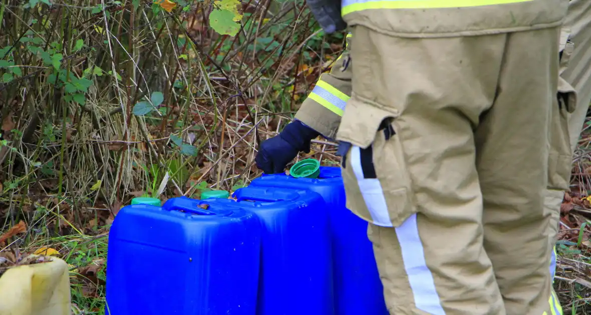 Vier vaten met chemisch afval aangetroffen - Foto 4