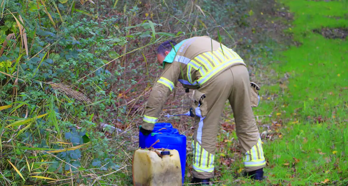 Vier vaten met chemisch afval aangetroffen - Foto 5