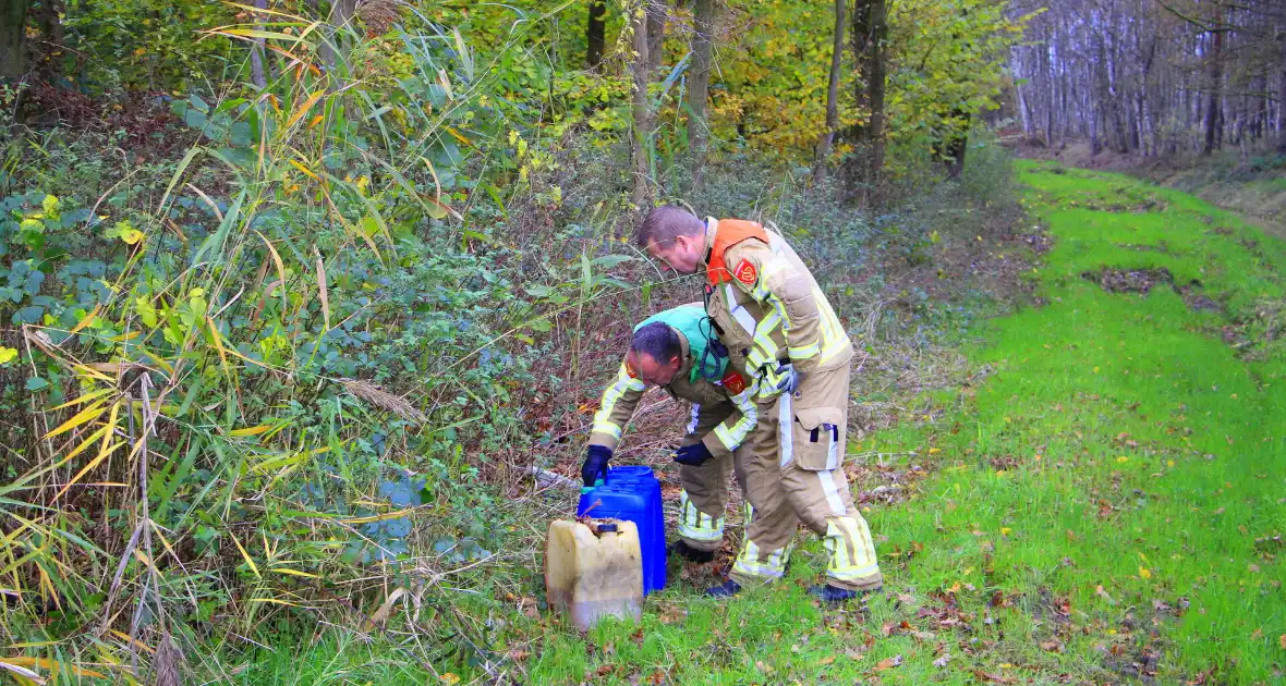 Vier vaten met chemisch afval aangetroffen - Foto 6