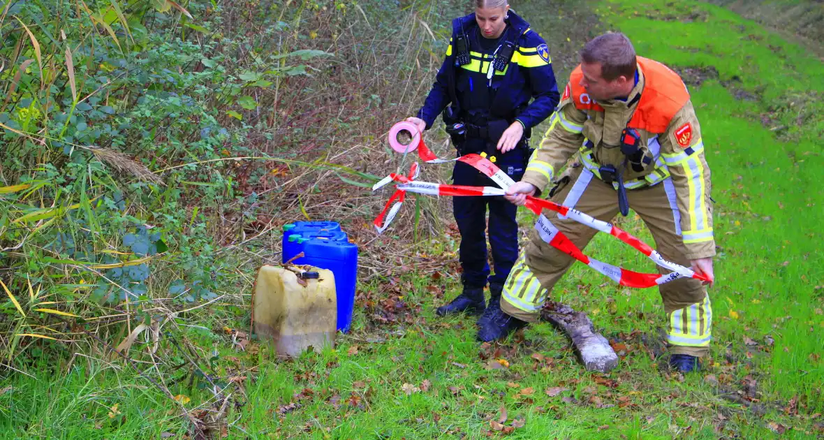 Vier vaten met chemisch afval aangetroffen - Foto 8