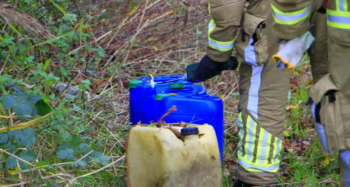 Vier vaten met chemisch afval aangetroffen - Foto 9