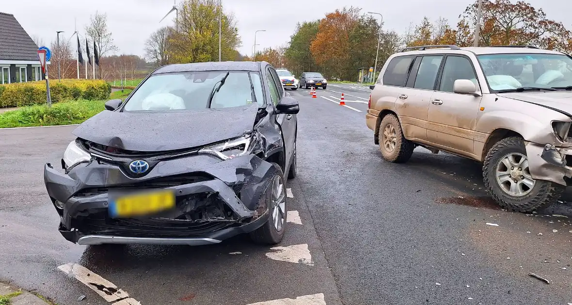 Verkeer loopt vertraging op na aanrijding - Foto 3