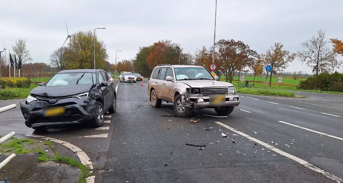 Verkeer loopt vertraging op na aanrijding - Foto 4