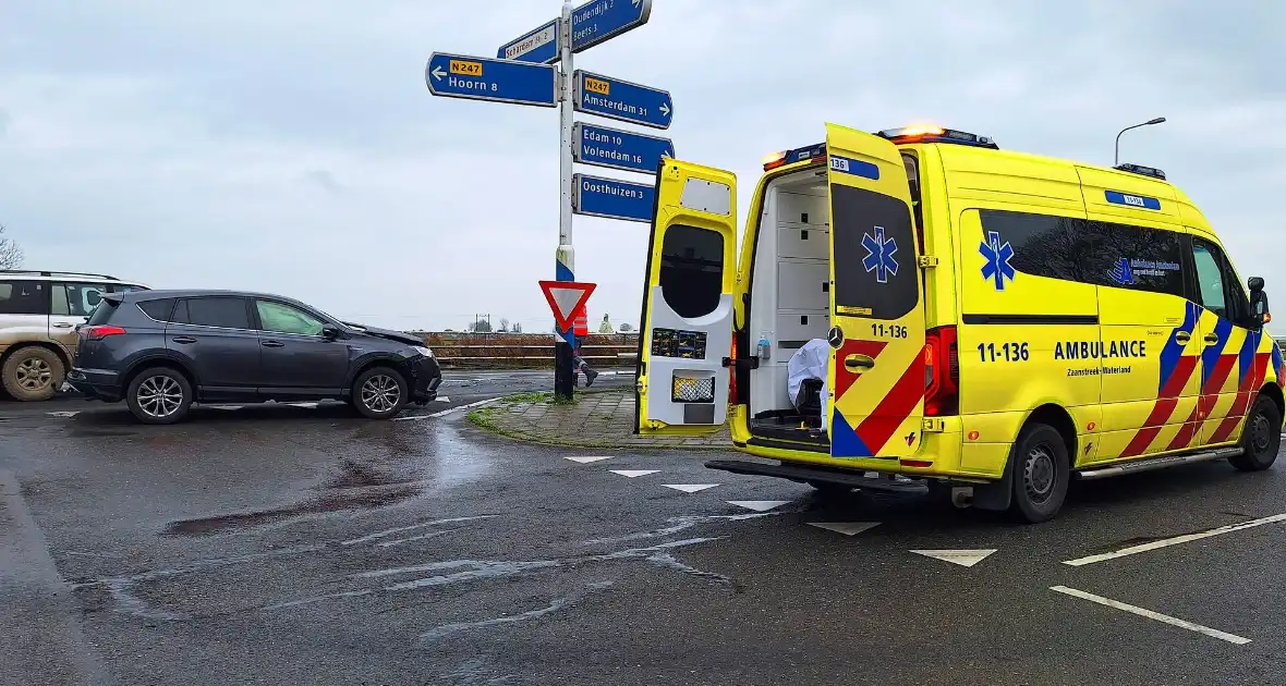 Verkeer loopt vertraging op na aanrijding - Foto 6