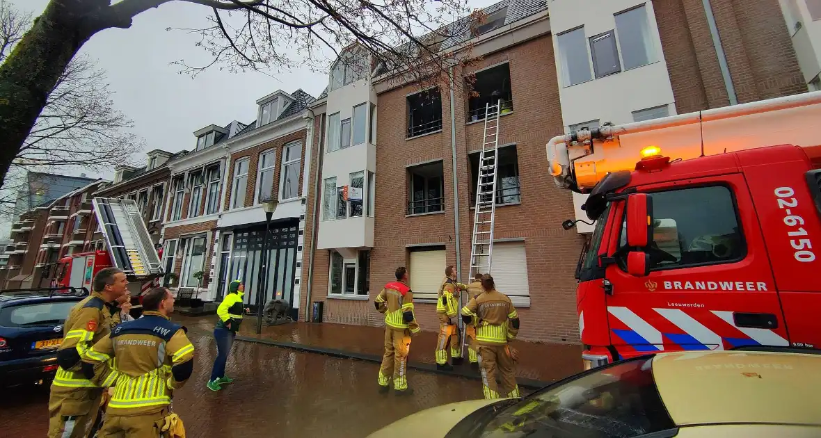 Brandweer redt duif die vast zit op balkon - Foto 4