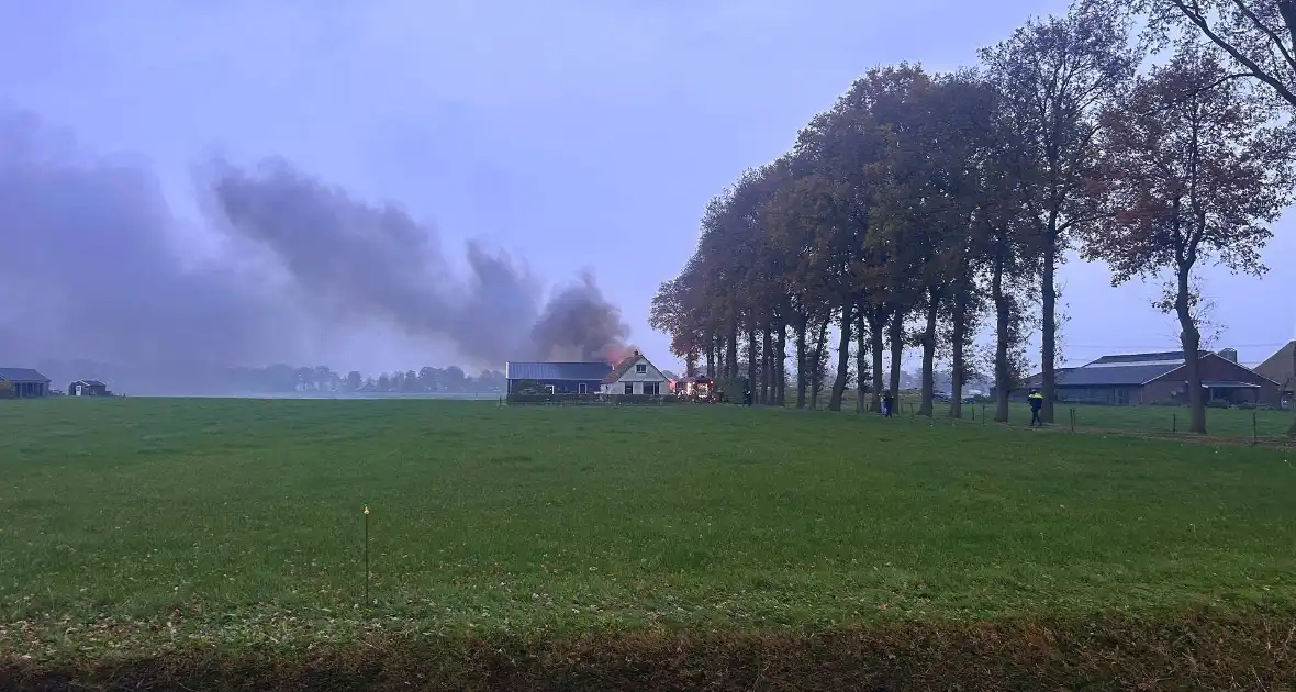 Caravan helemaal uitgebrand - Foto 3