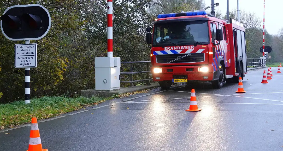 Groep jongere sticht brand onder brug - Foto 2