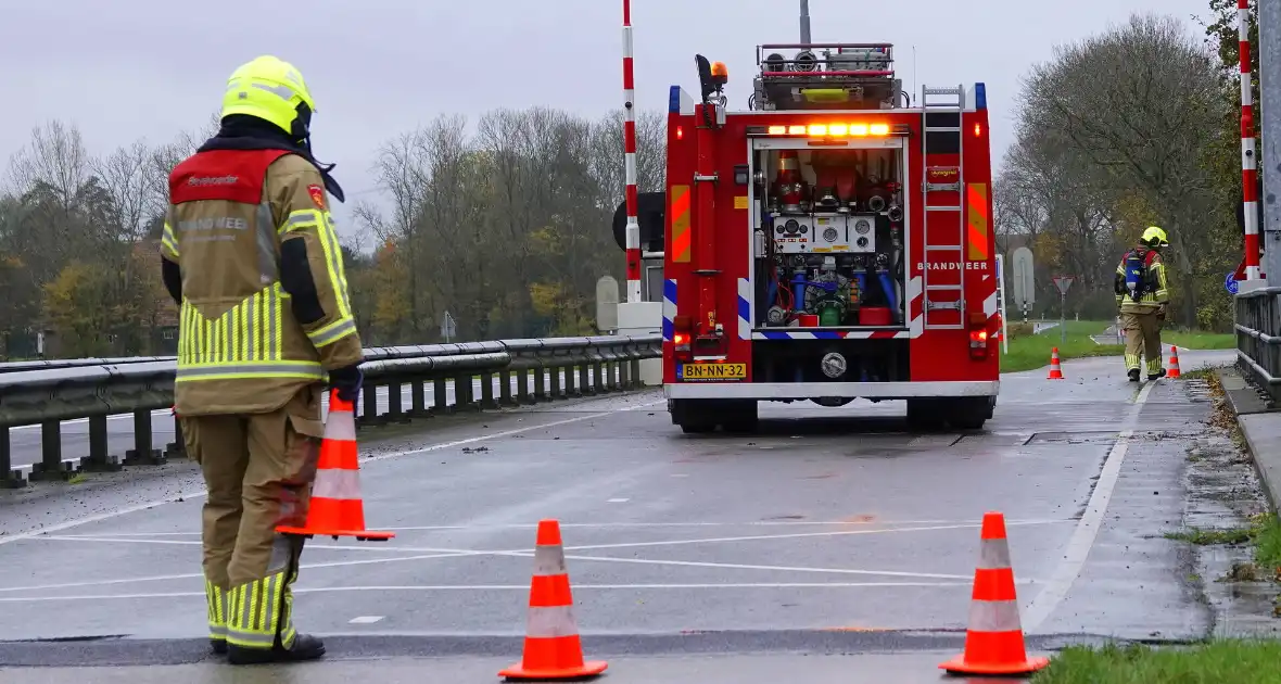 Groep jongere sticht brand onder brug - Foto 8