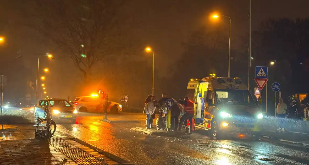 Barst in autoruit na botsing met fietser - Foto 1