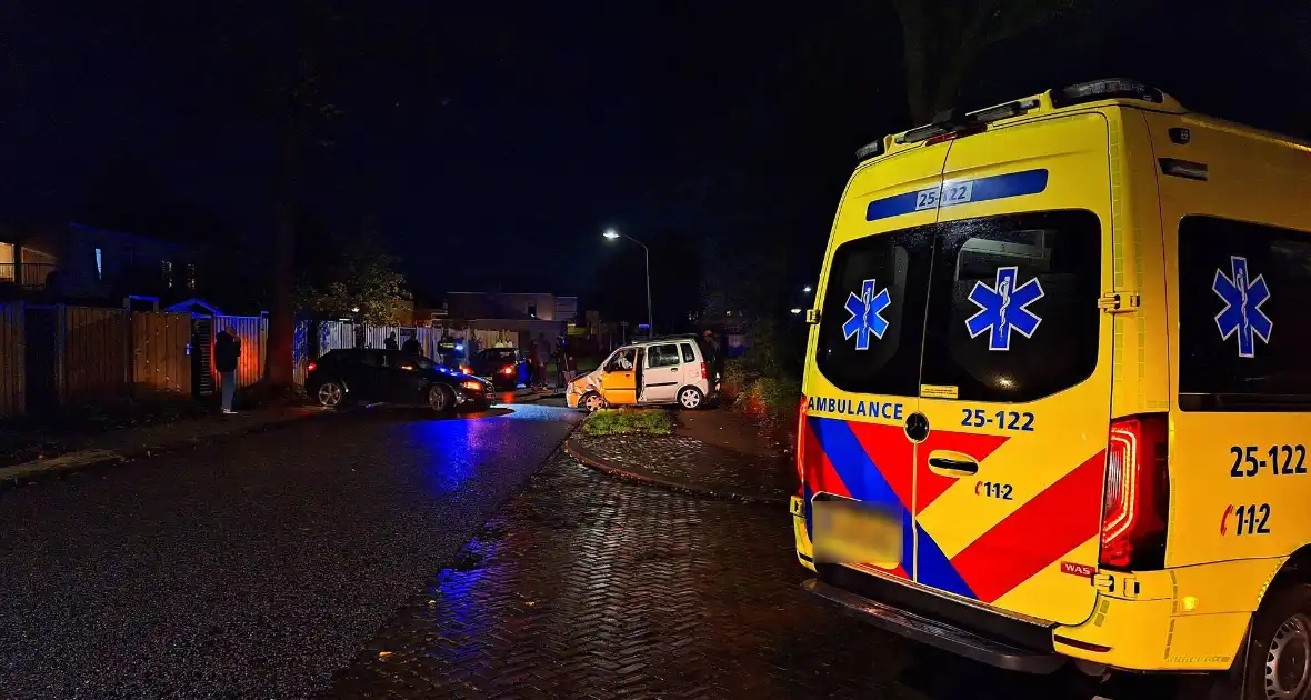 Bestuurder slaat op de vlucht na aanrijding met gewonde - Foto 1