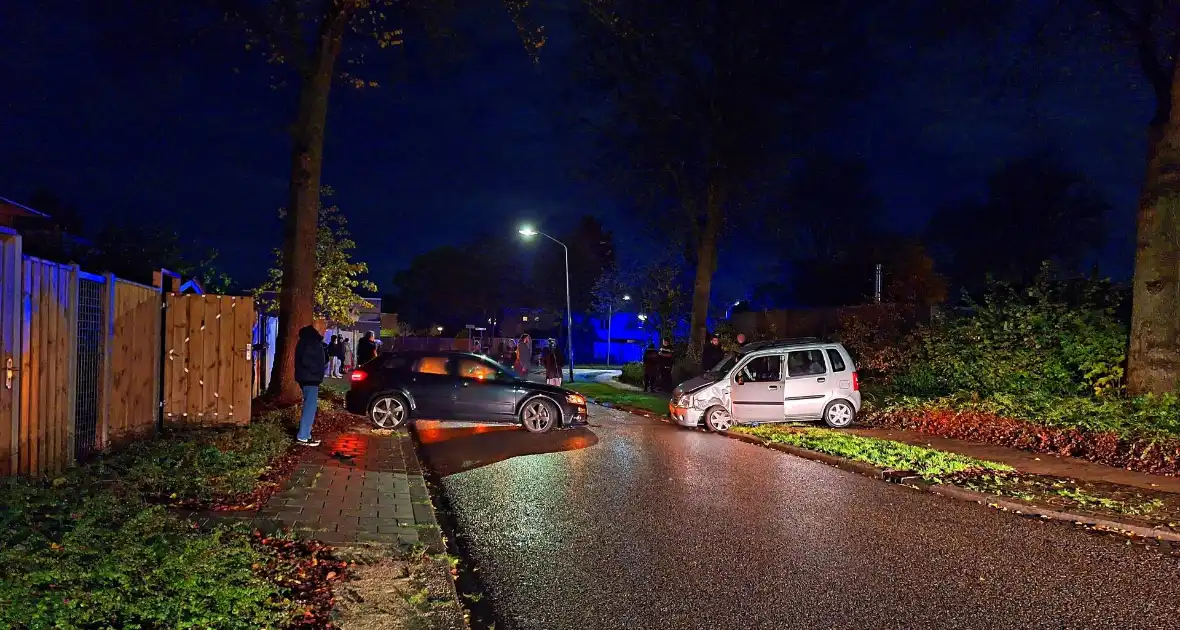 Bestuurder slaat op de vlucht na aanrijding met gewonde - Foto 2