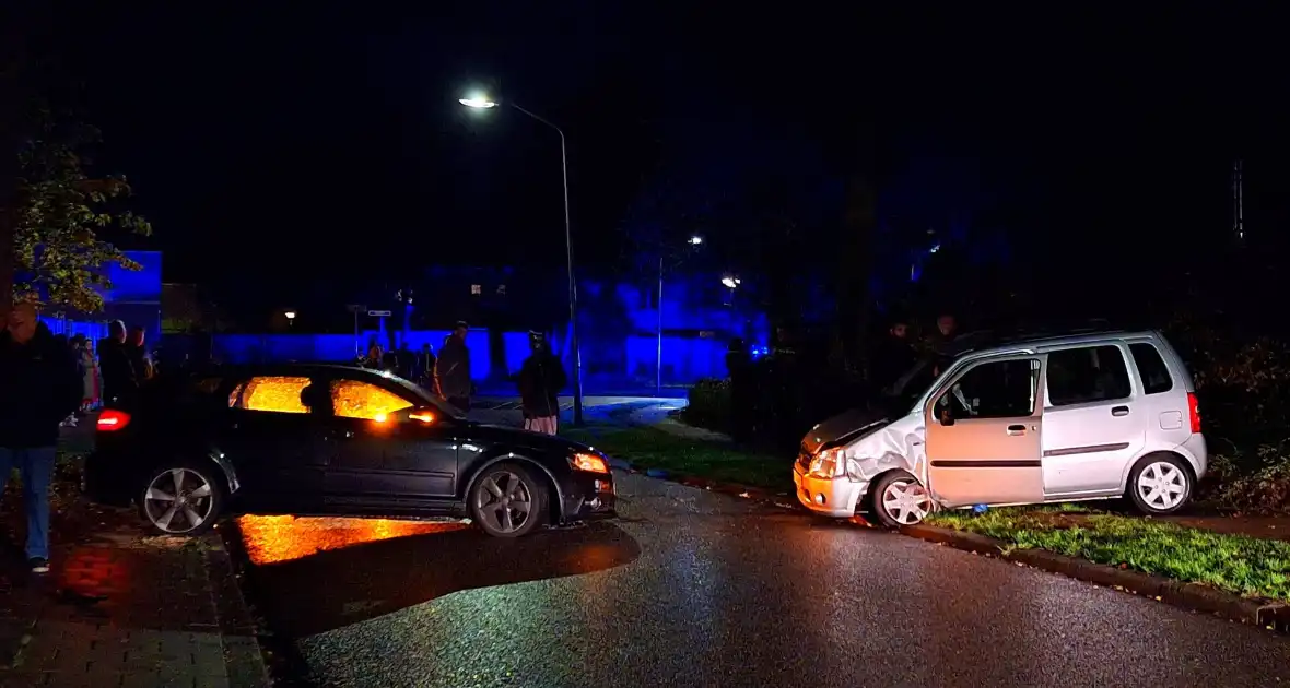 Bestuurder slaat op de vlucht na aanrijding met gewonde - Foto 3