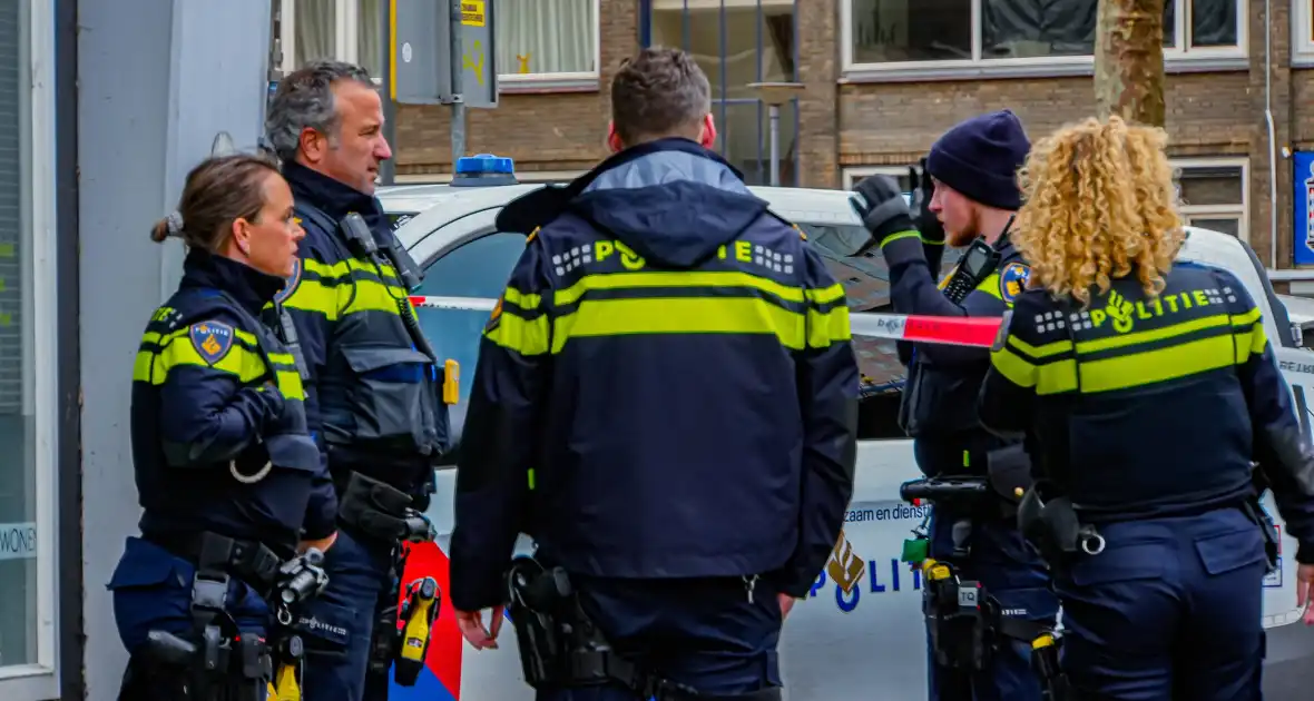 Politie doet onderzoek naar val van hoogte - Foto 1