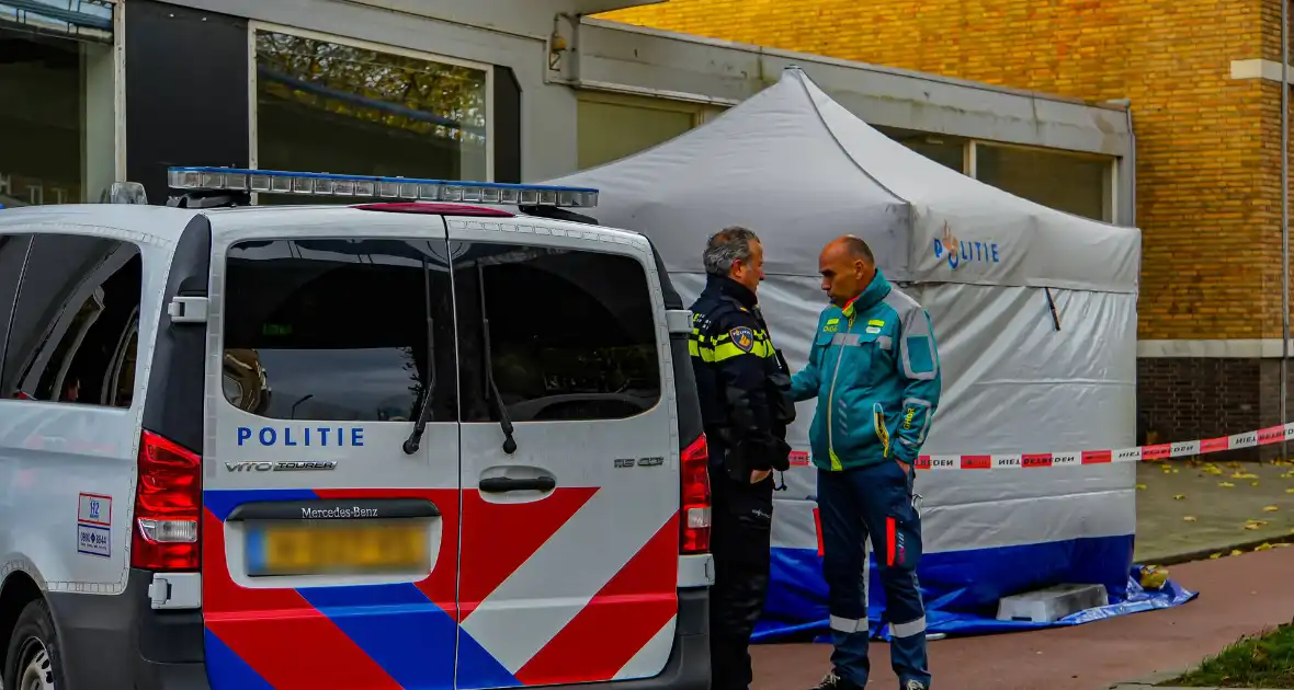 Politie doet onderzoek naar val van hoogte - Foto 4