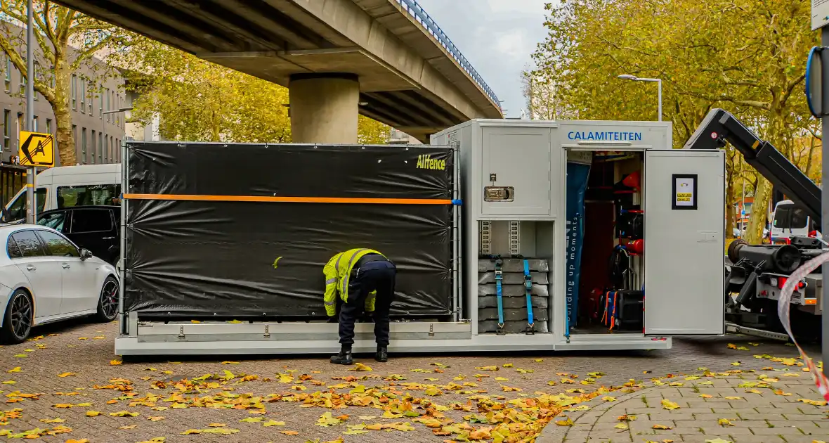 Politie doet onderzoek naar val van hoogte - Foto 5