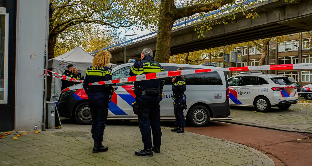 Politie doet onderzoek naar val van hoogte - Foto 6