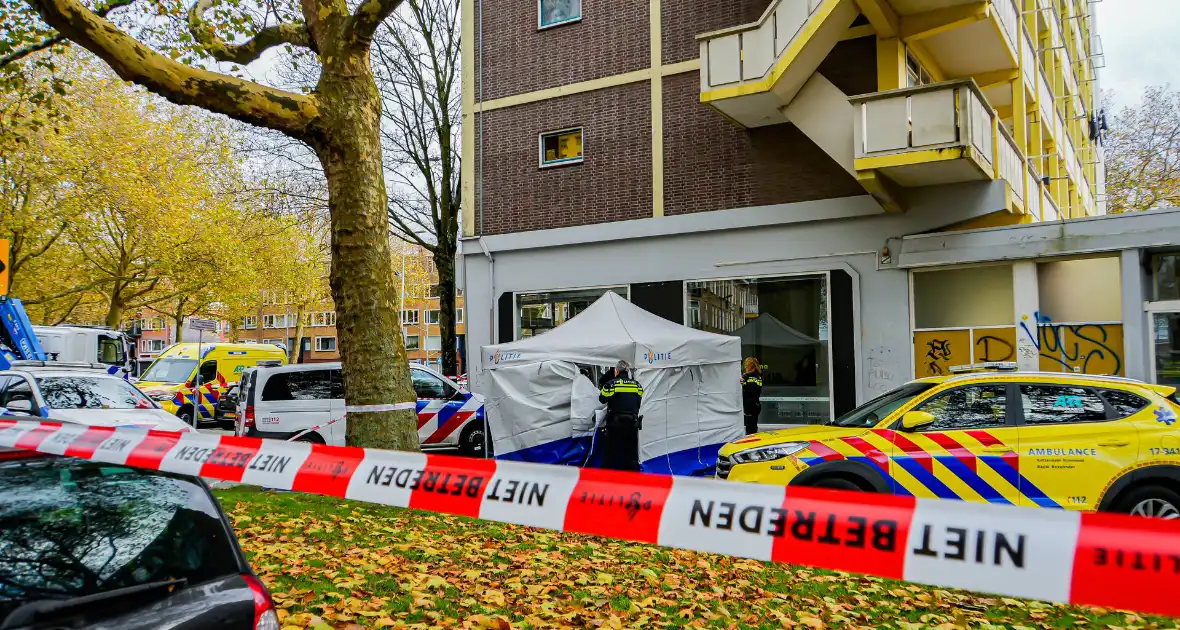 Politie doet onderzoek naar val van hoogte - Foto 8