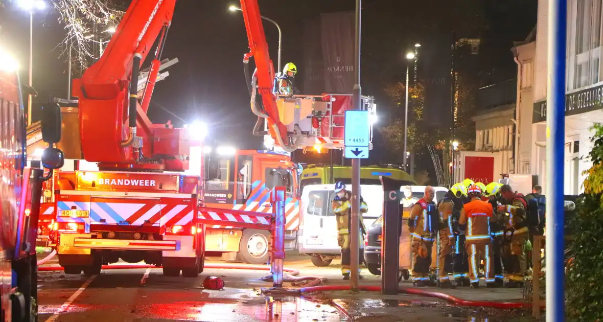 Grote brand in Sports Company, hotel ontruimd - Foto 11