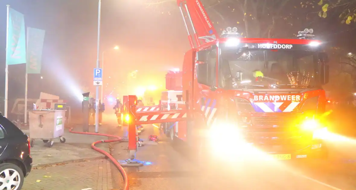 Grote brand in Sports Company, hotel ontruimd - Foto 3