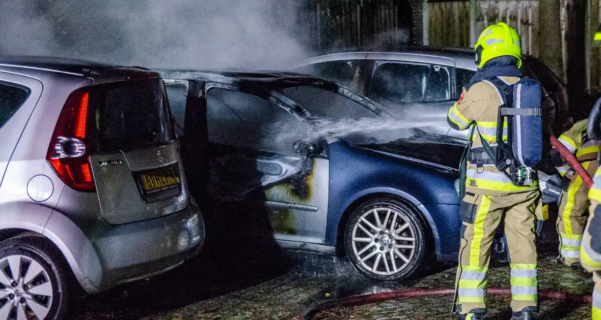 Geparkeerde auto uitgebrand in nachtelijke uren