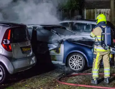 Geparkeerde auto uitgebrand in nachtelijke uren