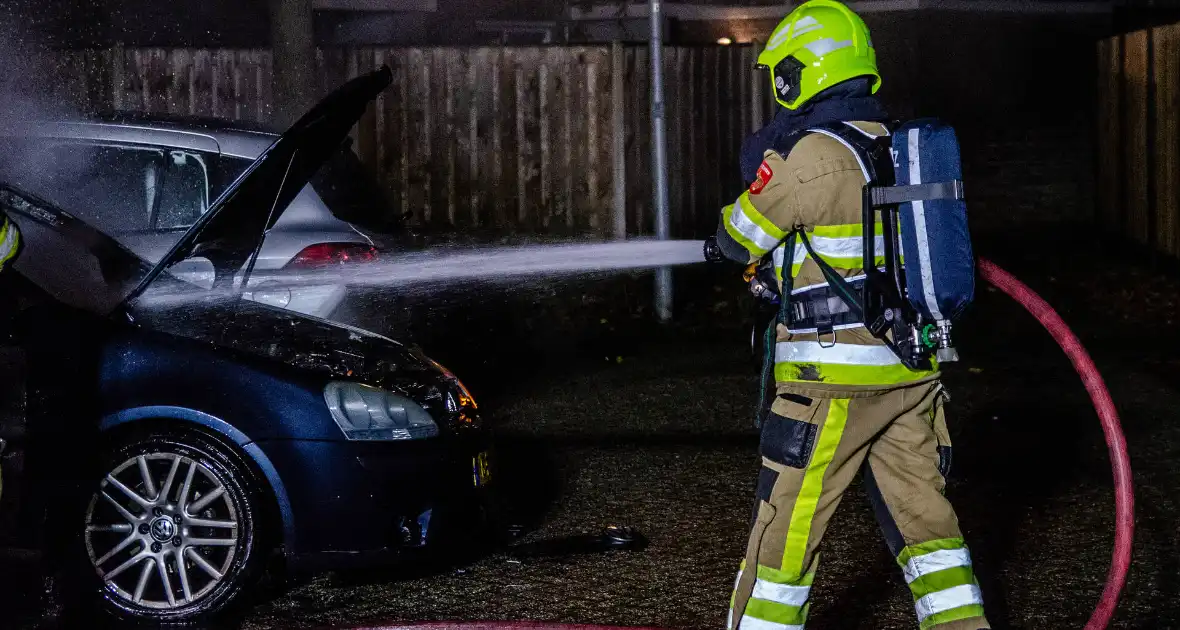 Geparkeerde auto uitgebrand in nachtelijke uren - Foto 3