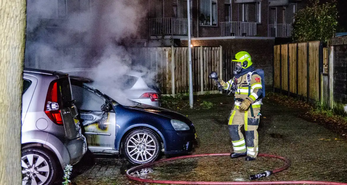 Geparkeerde auto uitgebrand in nachtelijke uren - Foto 5