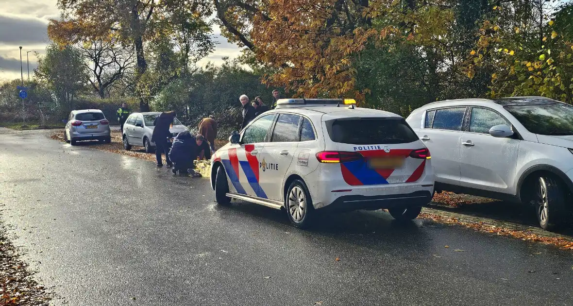 Fietser gewond bij aanrijding met personenwagen - Foto 2