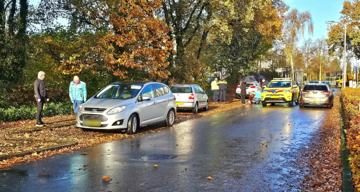 Fietser gewond bij aanrijding met personenwagen - Foto 4