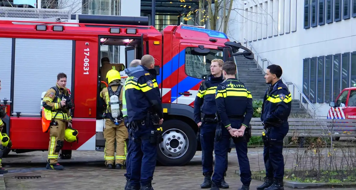 Brandlucht in ziekenhuis door kortsluiting - Foto 12