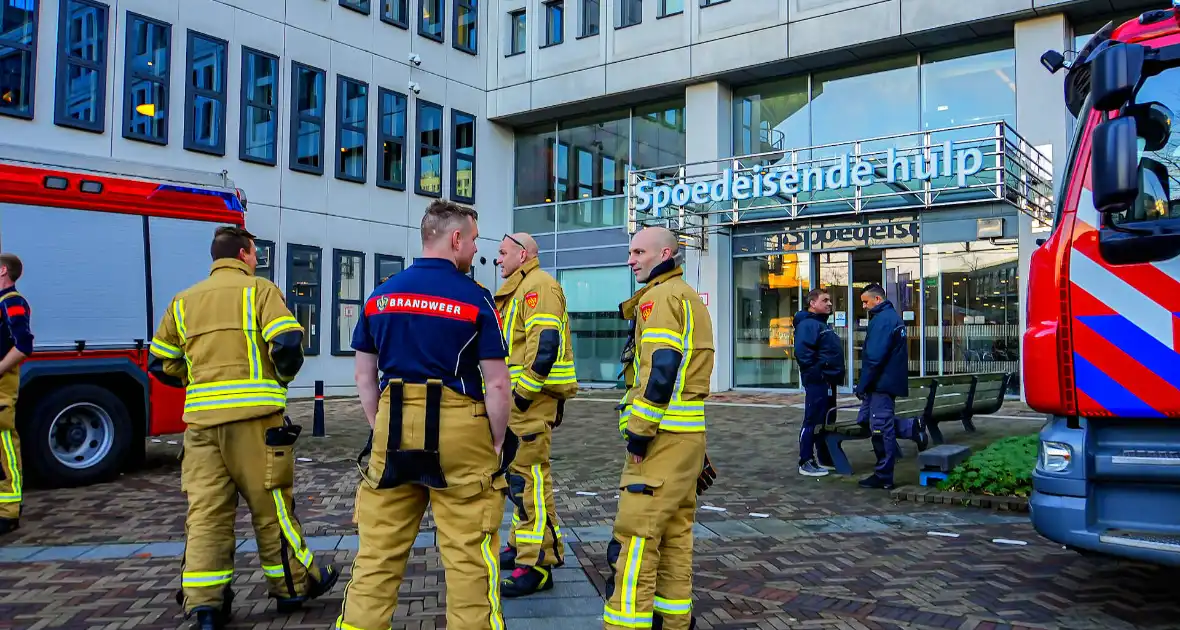 Brandlucht in ziekenhuis door kortsluiting - Foto 4