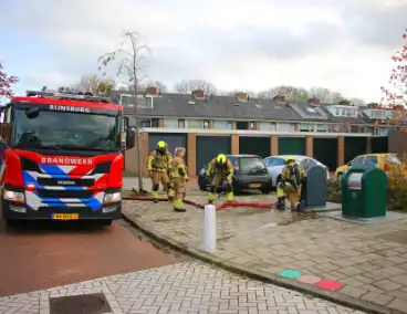 Brandweer laat brandende container vollopen