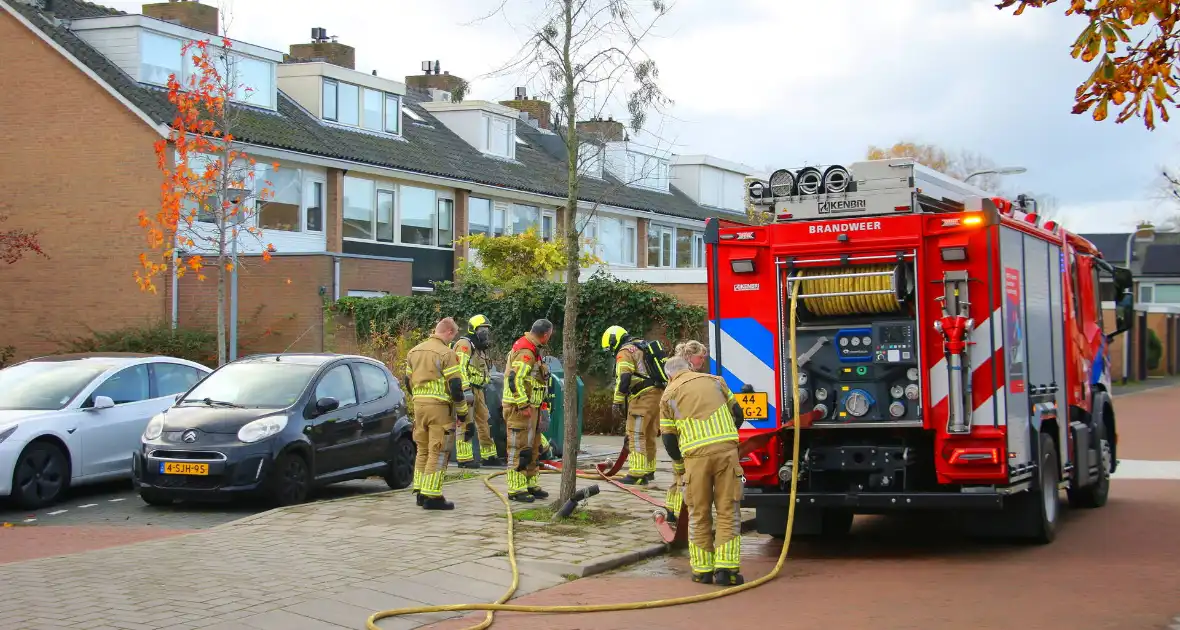 Brandweer laat brandende container vollopen - Foto 1