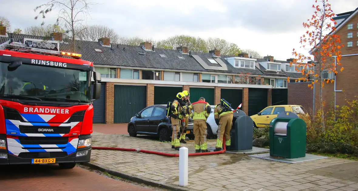 Brandweer laat brandende container vollopen - Foto 3