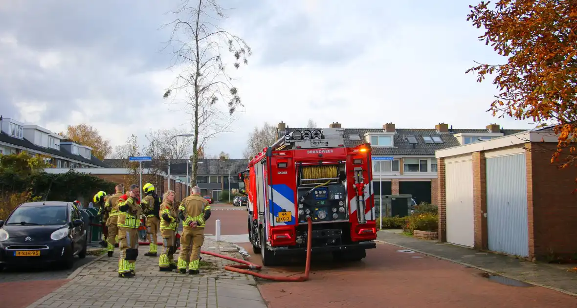 Brandweer laat brandende container vollopen - Foto 7