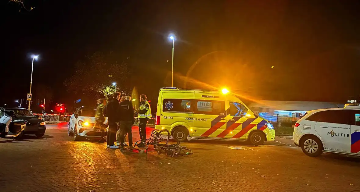 Fietser, scooterrijder en automobilist in botsing - Foto 12