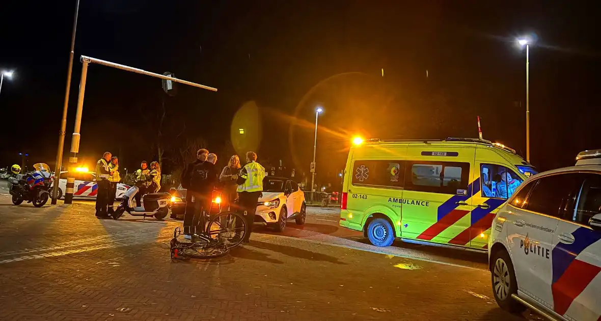 Fietser, scooterrijder en automobilist in botsing - Foto 14