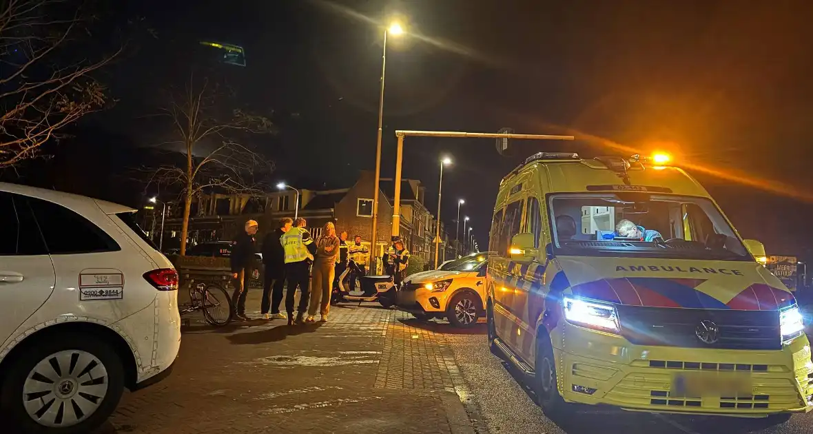 Fietser, scooterrijder en automobilist in botsing - Foto 15