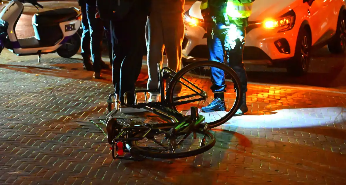 Fietser, scooterrijder en automobilist in botsing - Foto 7