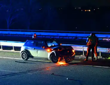 Auto fors beschadigd bij ongeval op snelweg