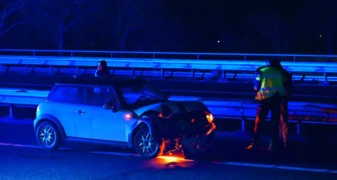 Auto fors beschadigd bij ongeval op snelweg - Foto 4