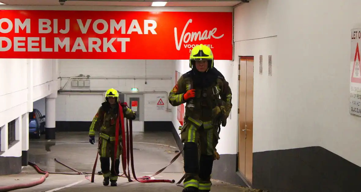 Brand in parkeergarage: aanzienlijke schade en evacuaties - Foto 6