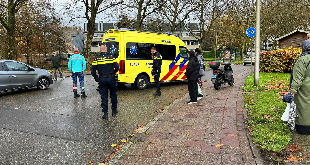 Scooterrijder hard ten val door overstekende voetganger