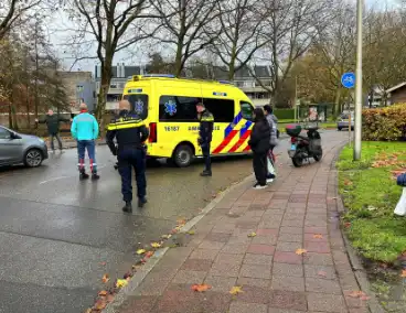 Scooterrijder hard ten val door overstekende voetganger