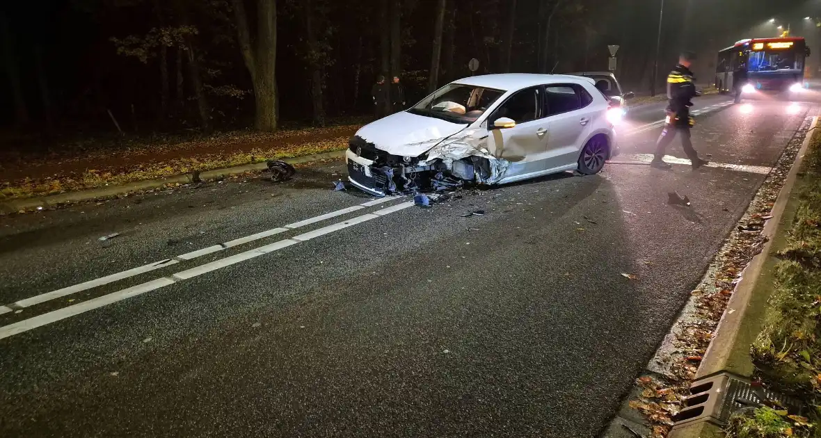 Drie auto's fiks beschadigd bij ongeval - Foto 1